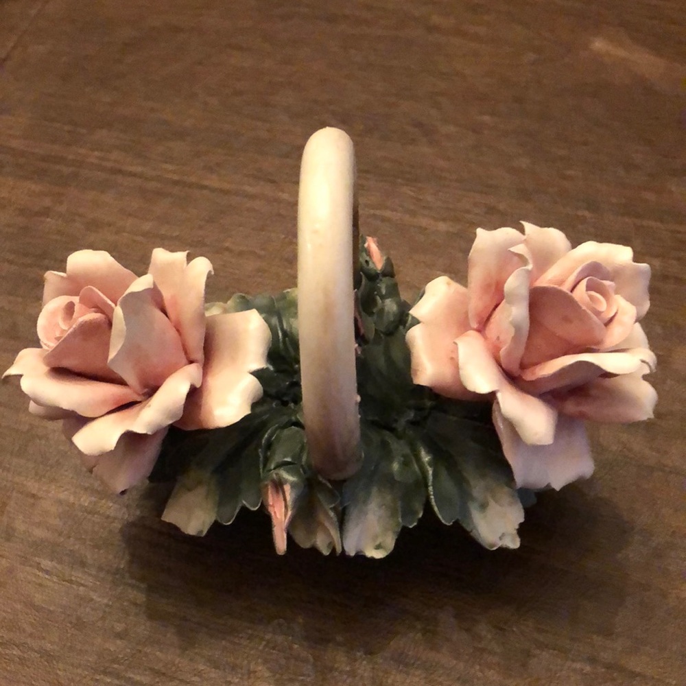Genuine NEW Capodimonte Rose Basket Made In Italy